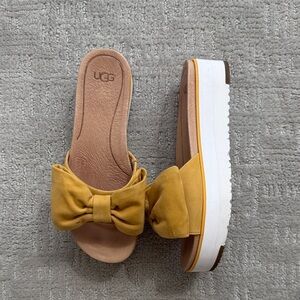 UGG Women's Mustard Bow Slide Sandals